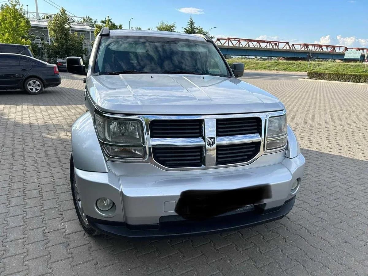 Vând Dodge Nitro