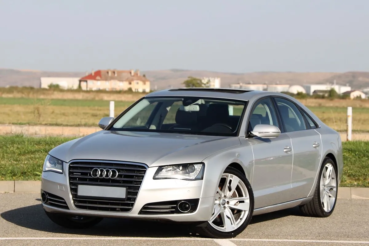 Audi A8 ,Incalzire in scaune, Ventilație în scaune, km Reali. Fiscal la zi, nerulat în RO