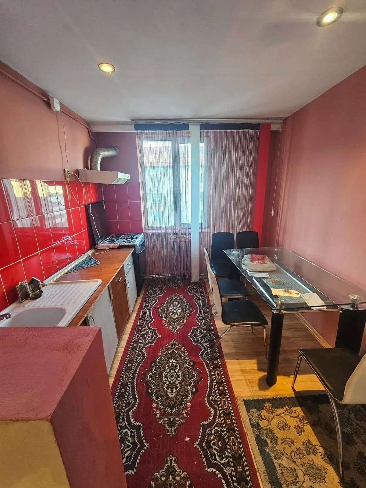 Vând apartament 3 camere 71mp bl.S9 Mărăței lângă ASIROM și Școala NR.2 cu boxă spațioasă, parcare